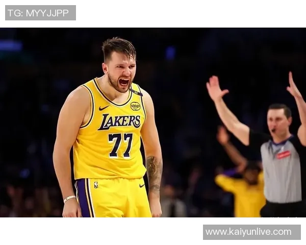 东契奇称与欧文默契最佳季前赛磨合助力球队表现提升